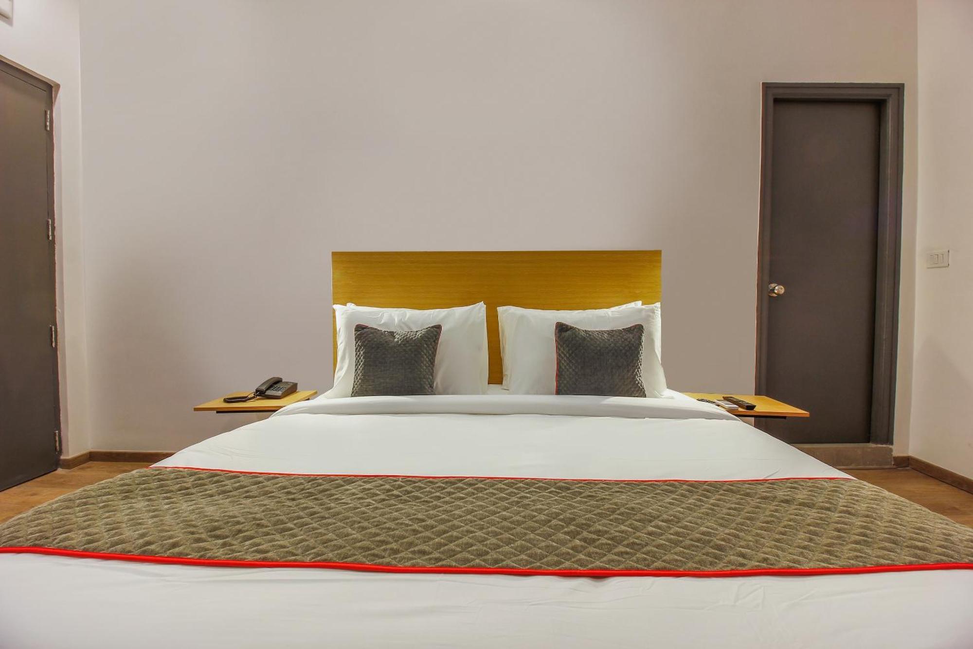 Townhouse White Ridge Shivam Road